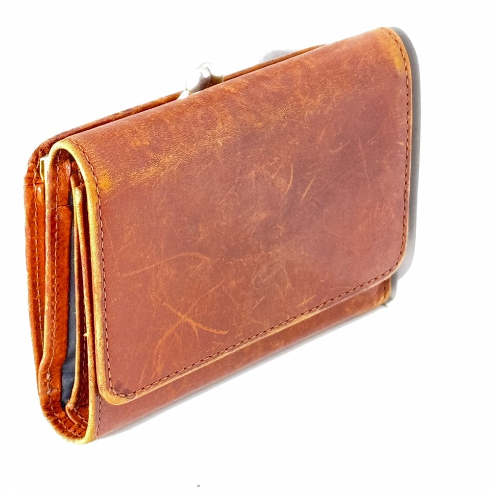Vintage Coach tri-fold wallet kiss lock compartment